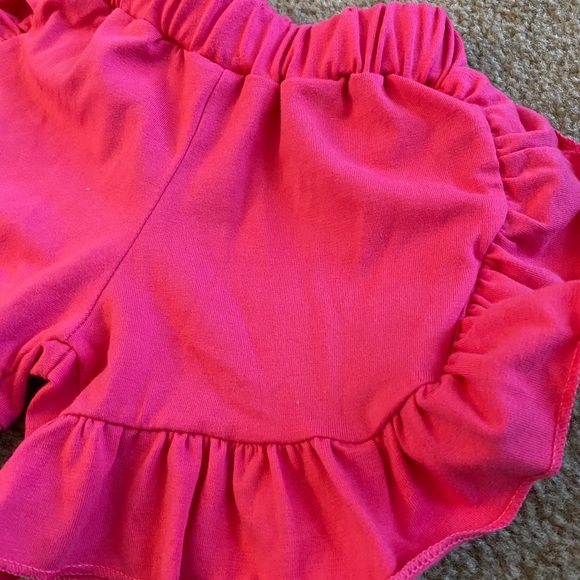 Pink ruffle shorts - Picture 2 of 3